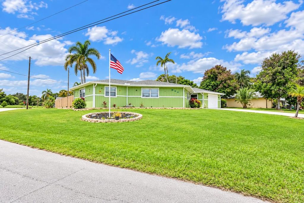 1525 Se Holiday Road, Port St. Lucie