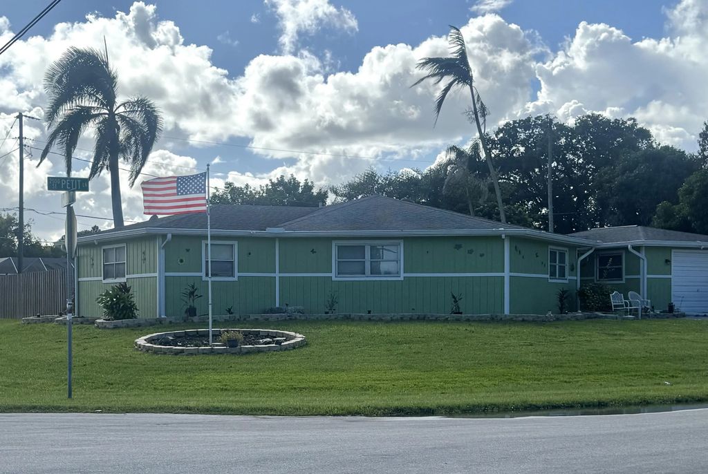 1525 Se Holiday Road, Port St. Lucie