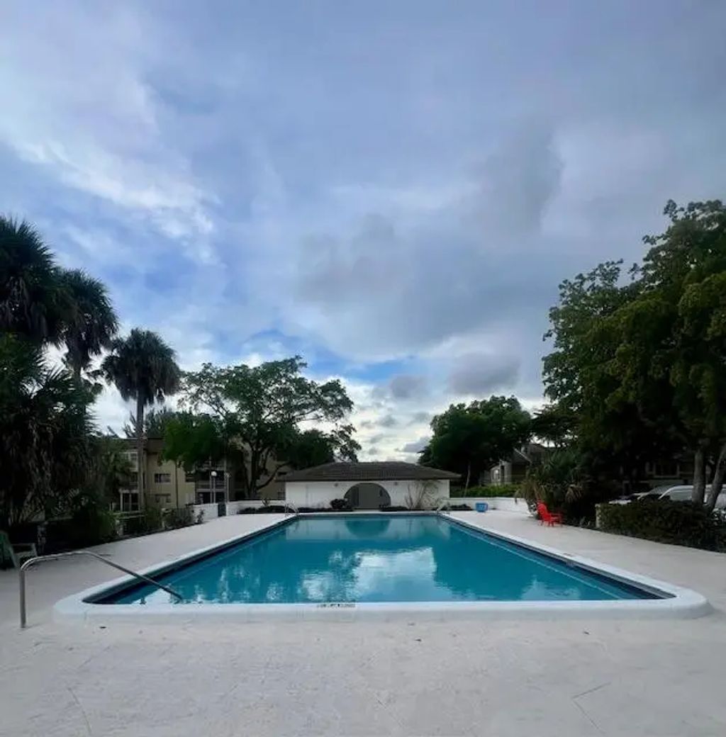 2700 Riverside Drive #103, Coral Springs