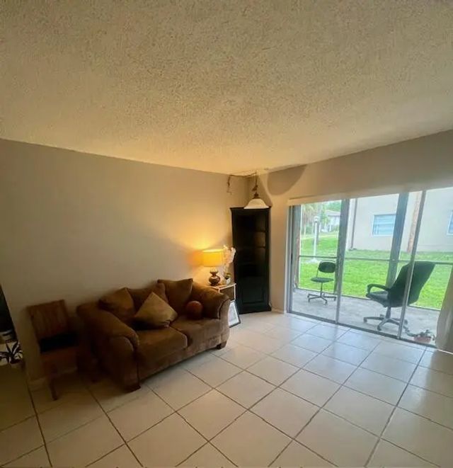 4 of 13 - 2700 Riverside Drive #103, Coral Springs, FL