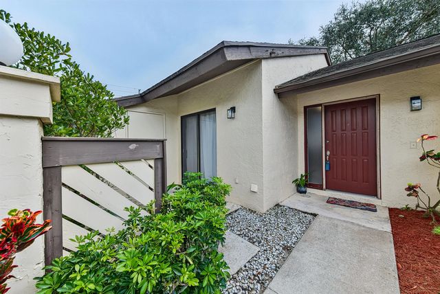 13 Bay Cedar Court, Royal Palm Beach