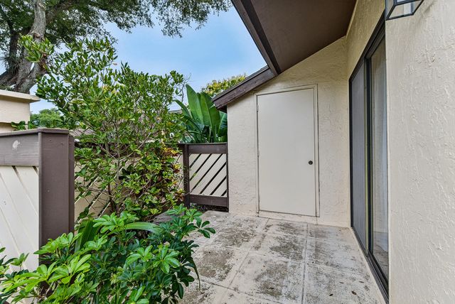 2 of 34 - 13 Bay Cedar Court, Royal Palm Beach, FL