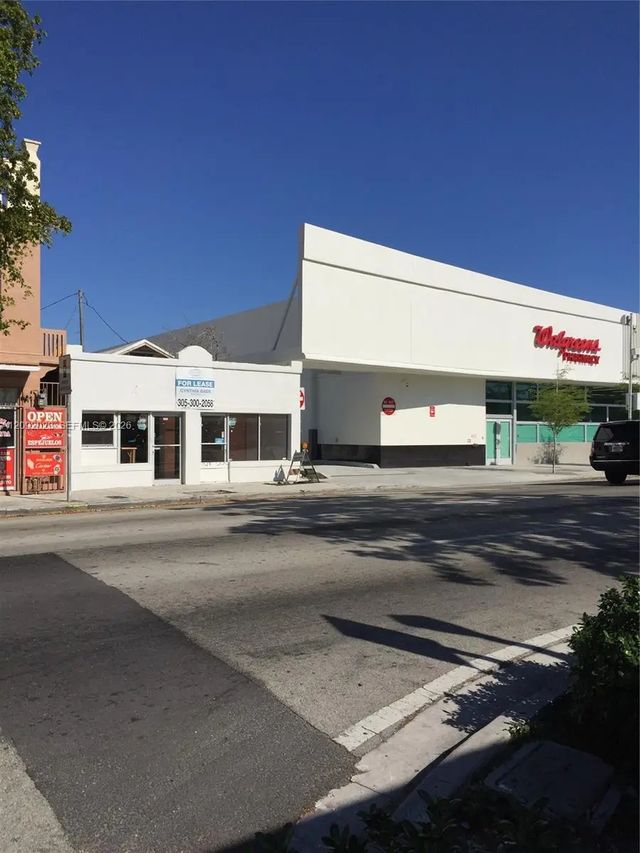 817 Sw 8th Street, Miami