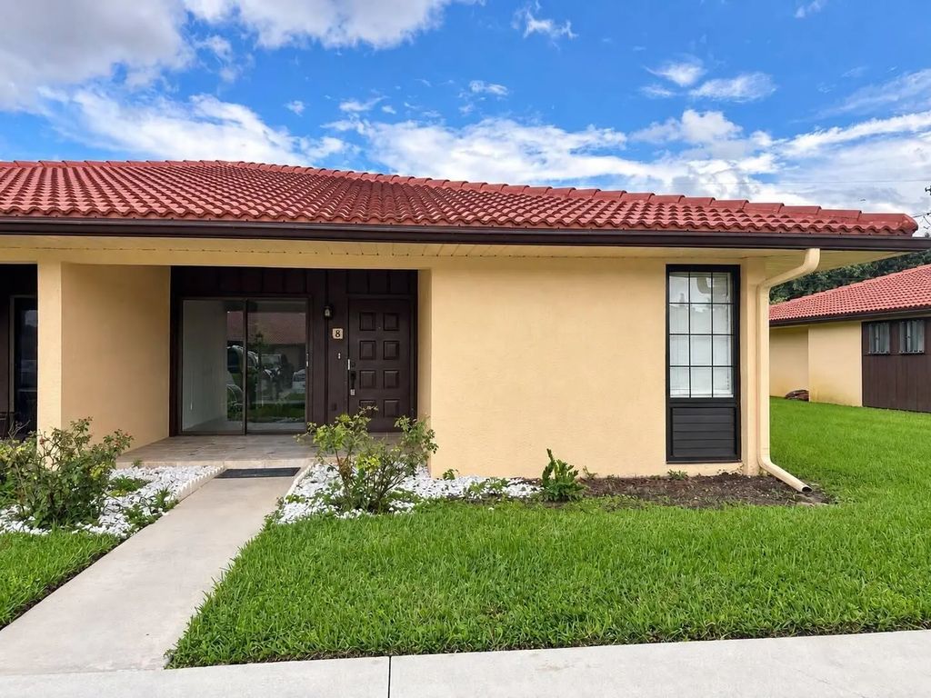 5933 Forest Hill Boulevard #8, West Palm Beach