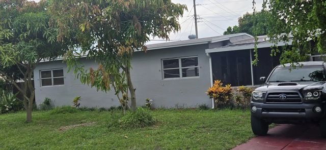 2 of 34 - 1408 W Broome Street, Lantana, FL