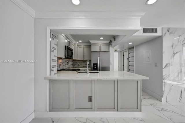 3 of 38 - 8075 Nw 7th Street #503, Miami, FL