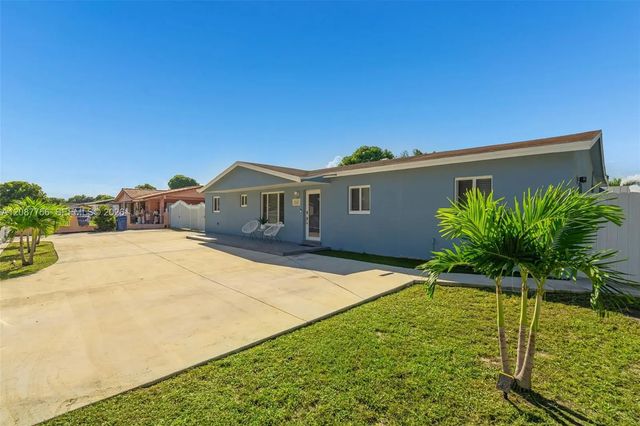 3 of 37 - 4522 Nw 204th Street, Miami Gardens, FL