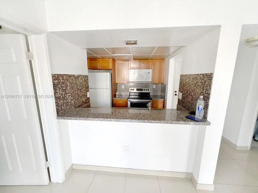 6995 Nw 186th Street #e211, Hialeah
