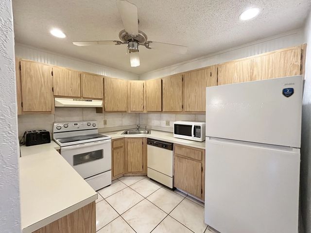 2 of 33 - 435 Pine Glen Lane #b-2, Greenacres, FL