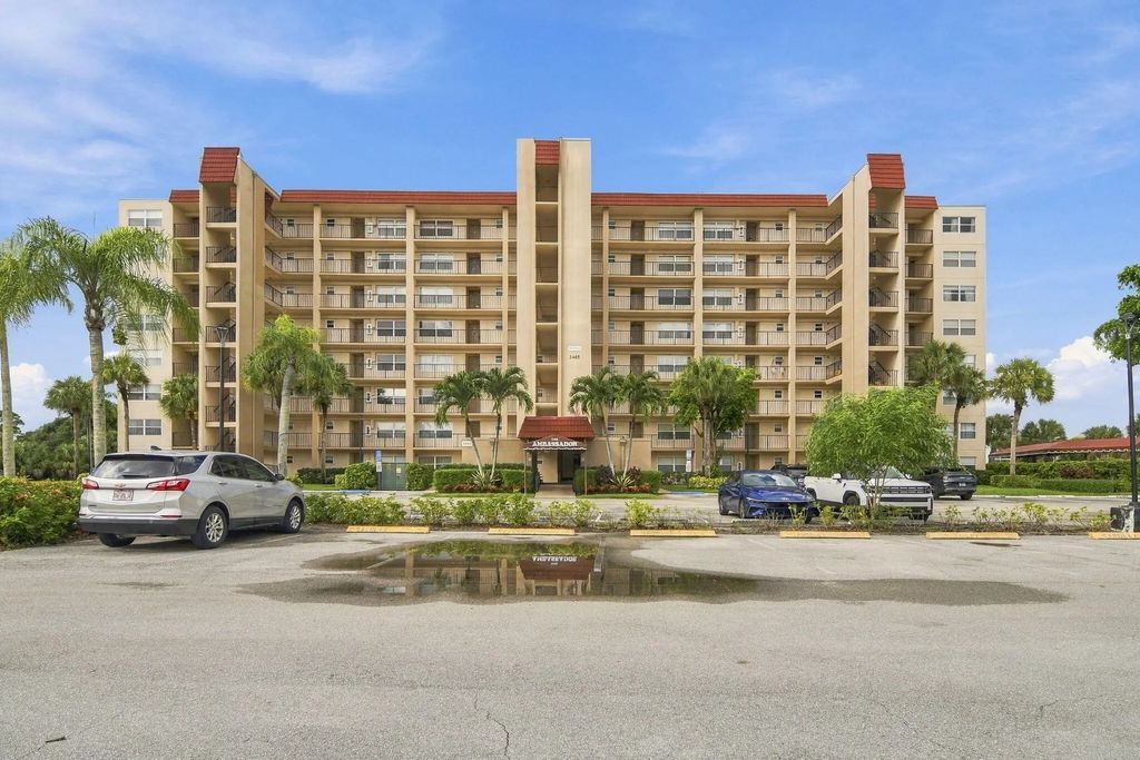 3465 Via Poinciana #405, Lake Worth