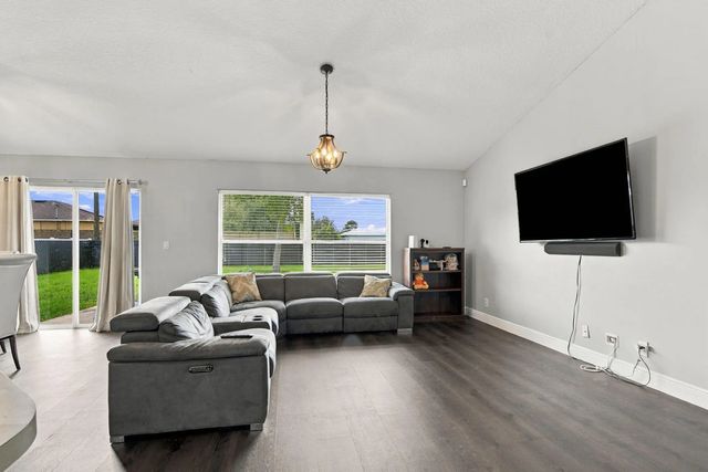 5 of 25 - 1734 Sw Capehart Avenue, Port St. Lucie, FL