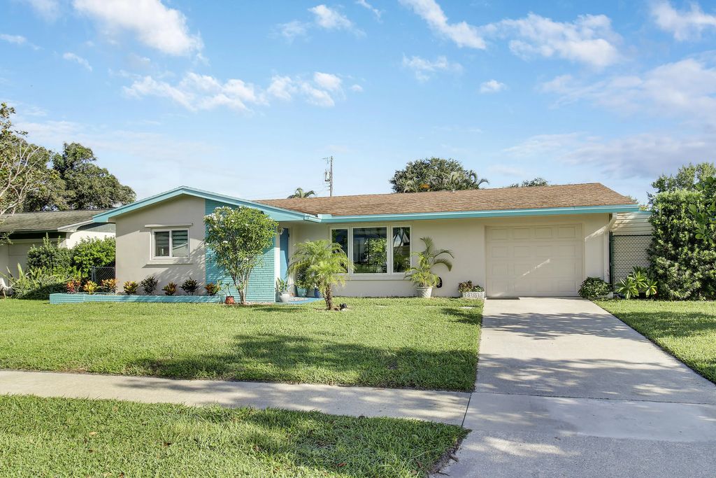 60 Camelia Circle, Tequesta