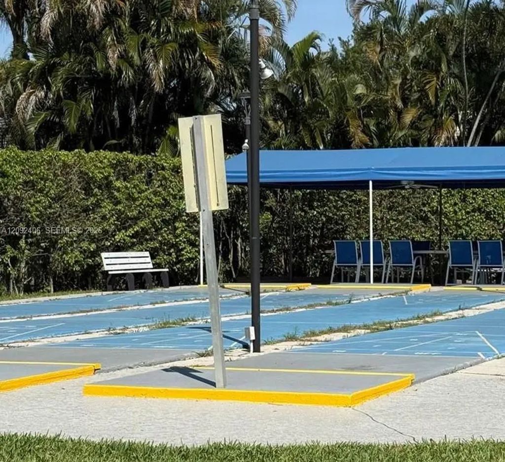 400 S Hollybrook Drive #305, Pembroke Pines