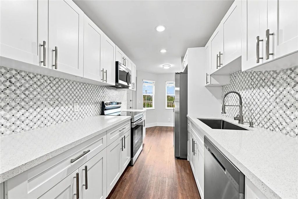 1400 Sw 124th Terrace #202q, Pembroke Pines