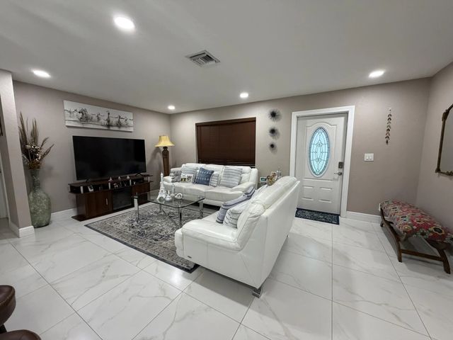 2 of 3 - 4307 Cypress Lane, Palm Springs, FL
