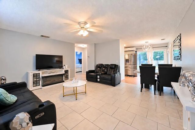 3 of 20 - 420 Sw Parish Terrace, Port St. Lucie, FL