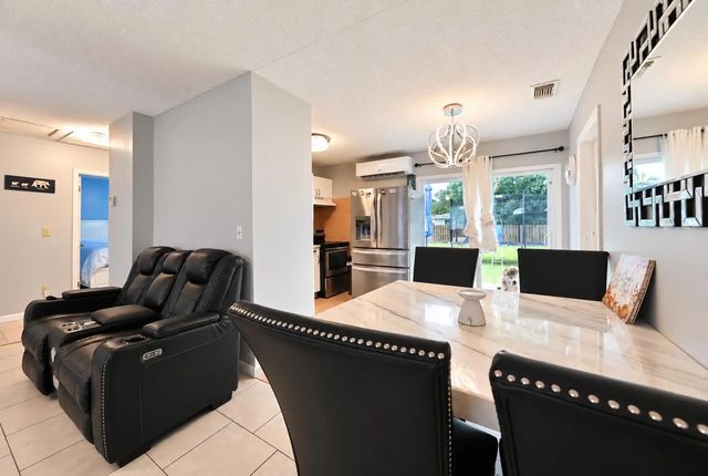 4 of 20 - 420 Sw Parish Terrace, Port St. Lucie, FL
