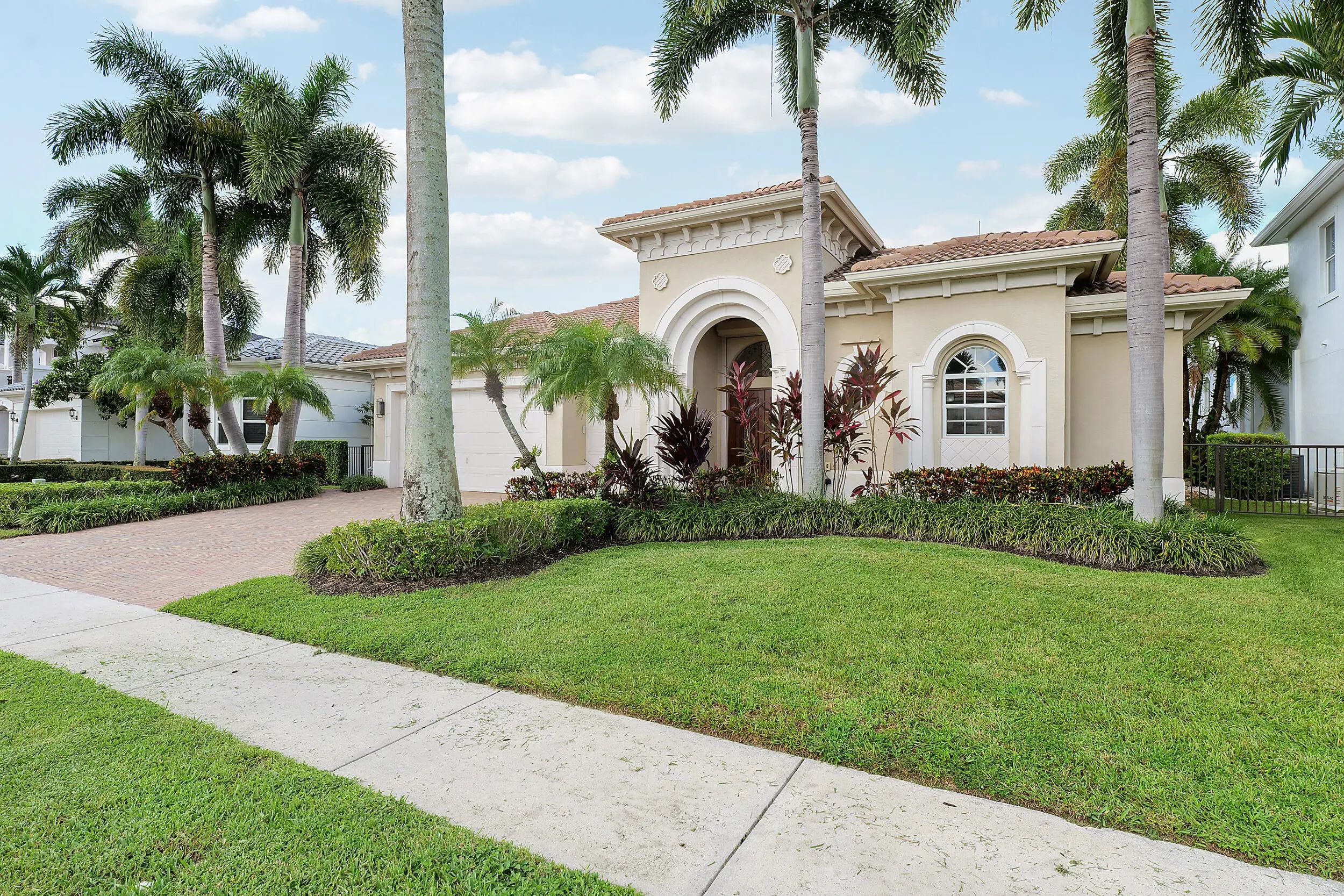 FRENCHMANS RESERVE Residential home - 807 Floret Drive, Palm Beach Gardens