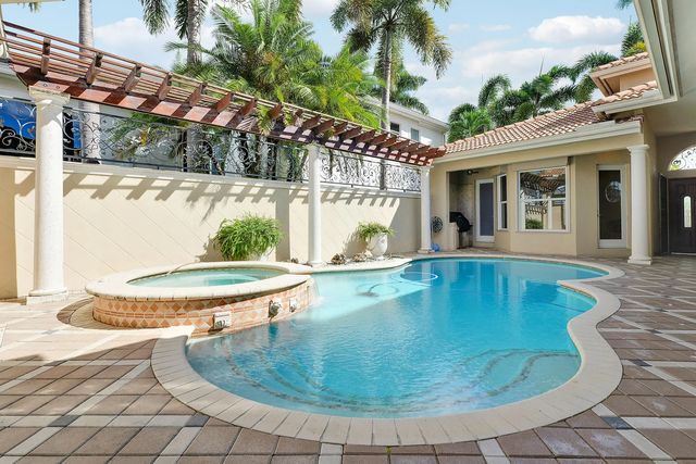 4 of 37 - 807 Floret Drive, Palm Beach Gardens, FL