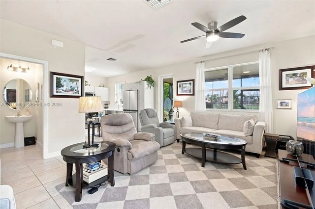 4 of 29 - 2466 Ne 3rd Court, Homestead, FL