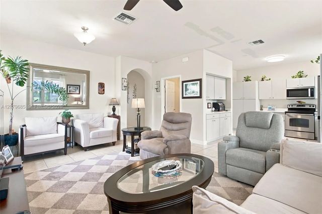 5 of 29 - 2466 Ne 3rd Court, Homestead, FL