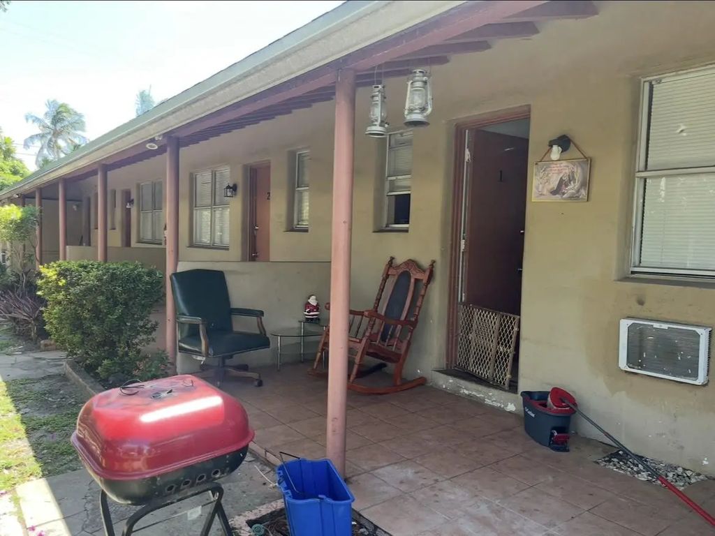 1840 Taft Street #1-5, Hollywood