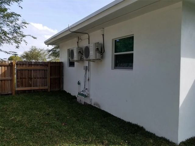 4 of 38 - 4217 Sw 61st Avenue, Davie, FL