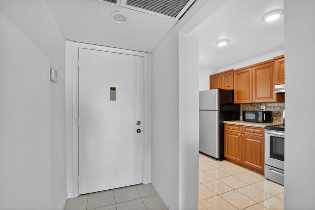 4 of 68 - 11 Royal Palm Way #3040, Boca Raton, FL