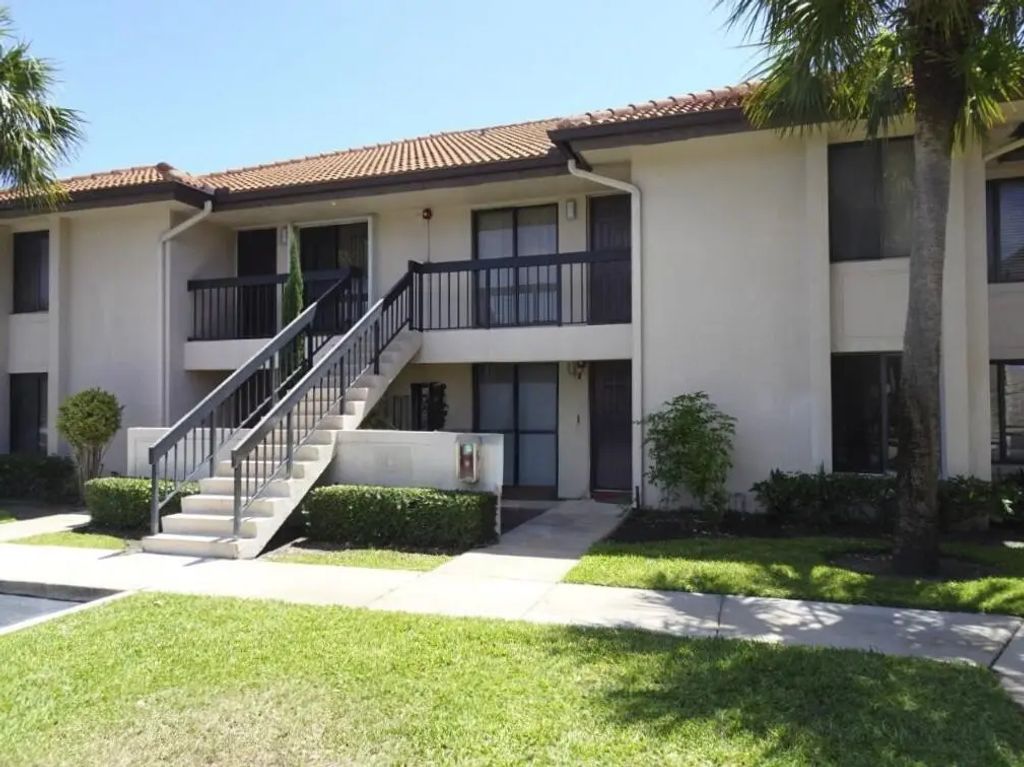 350 Club Circle #105, Boca Raton