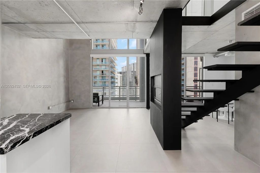 690 Sw 1st Court #phii12, Miami