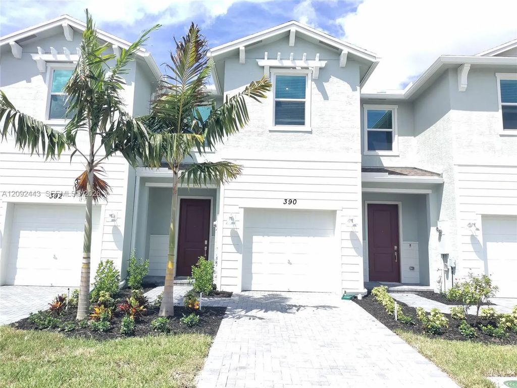390 Se Crossoak Lane, Port St. Lucie