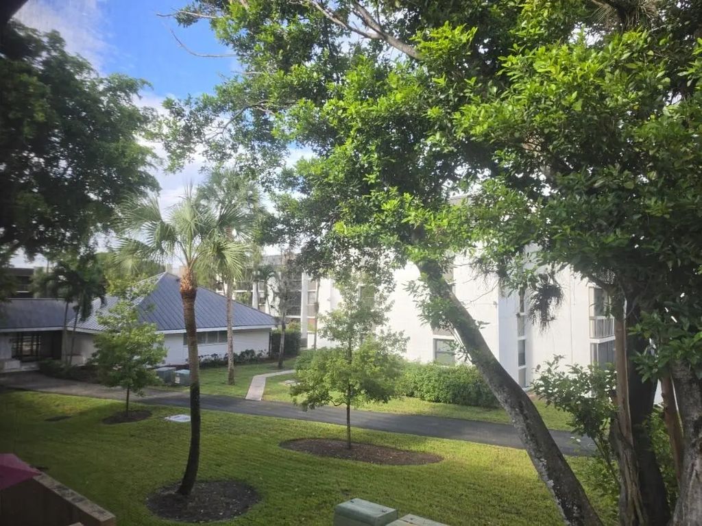 8425 Forest Hills Drive #205, Coral Springs