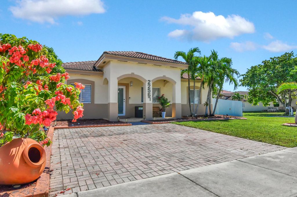 22567 Sw 102nd Path, Cutler Bay