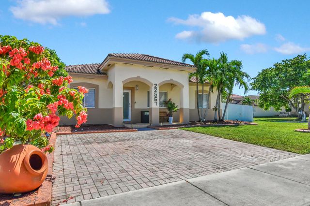 22567 Sw 102nd Path, Cutler Bay