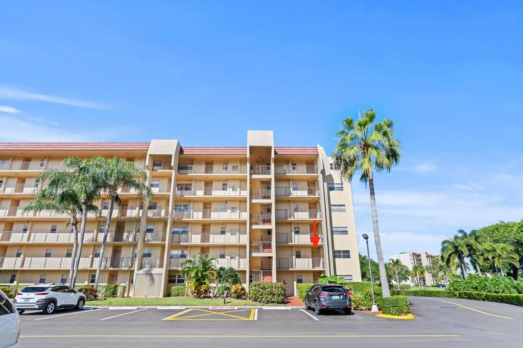 3590 Via Poinciana #216, Lake Worth