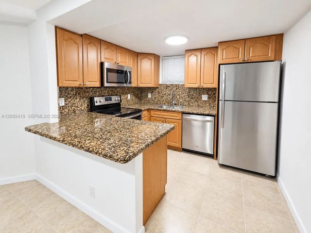 5 of 19 - 8290 Lake Drive #112, Doral, FL