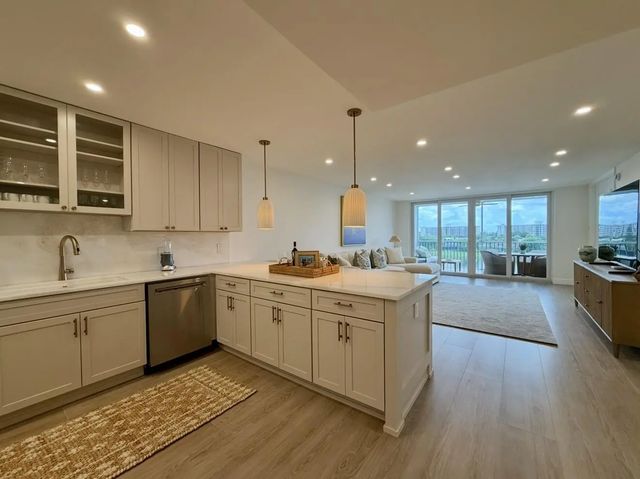 5 of 41 - 3150 N Course Lane #501, Pompano Beach, FL