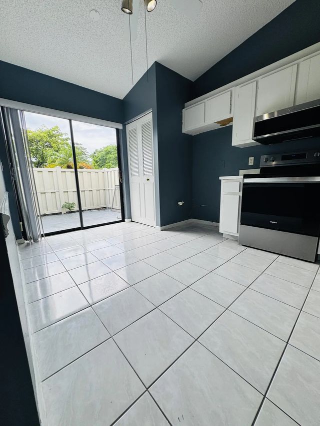 5 of 25 - 1025 Green Pine Boulevard #b, West Palm Beach, FL