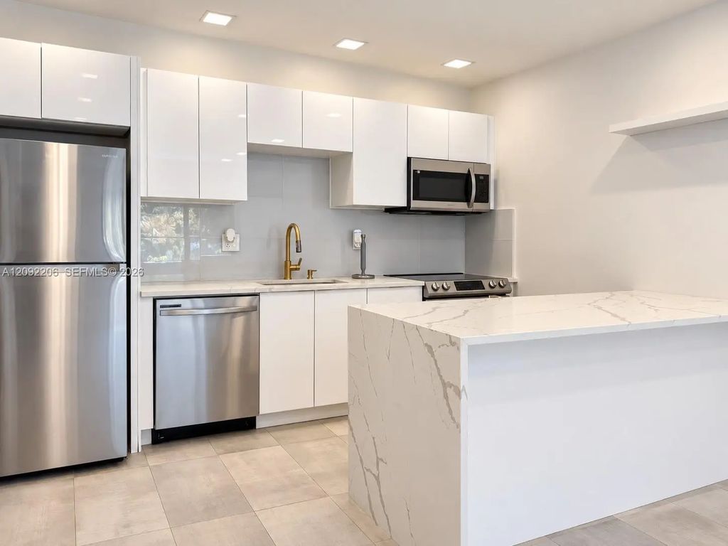 551 Ne 26th Street #w, Wilton Manors