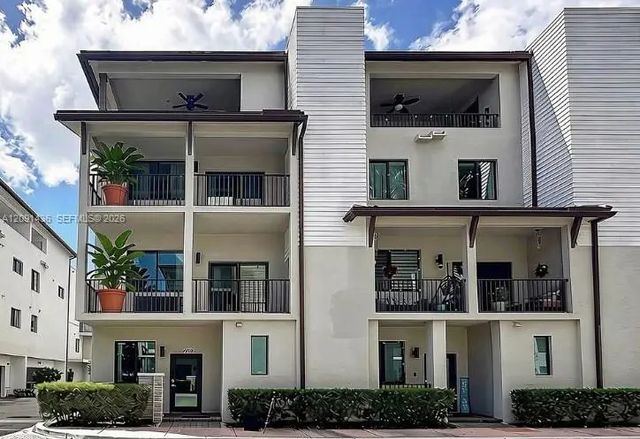 2 of 38 - 4720 Nw 84th Court, Doral, FL