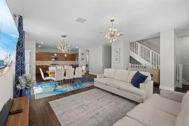 3 of 38 - 4720 Nw 84th Court, Doral, FL