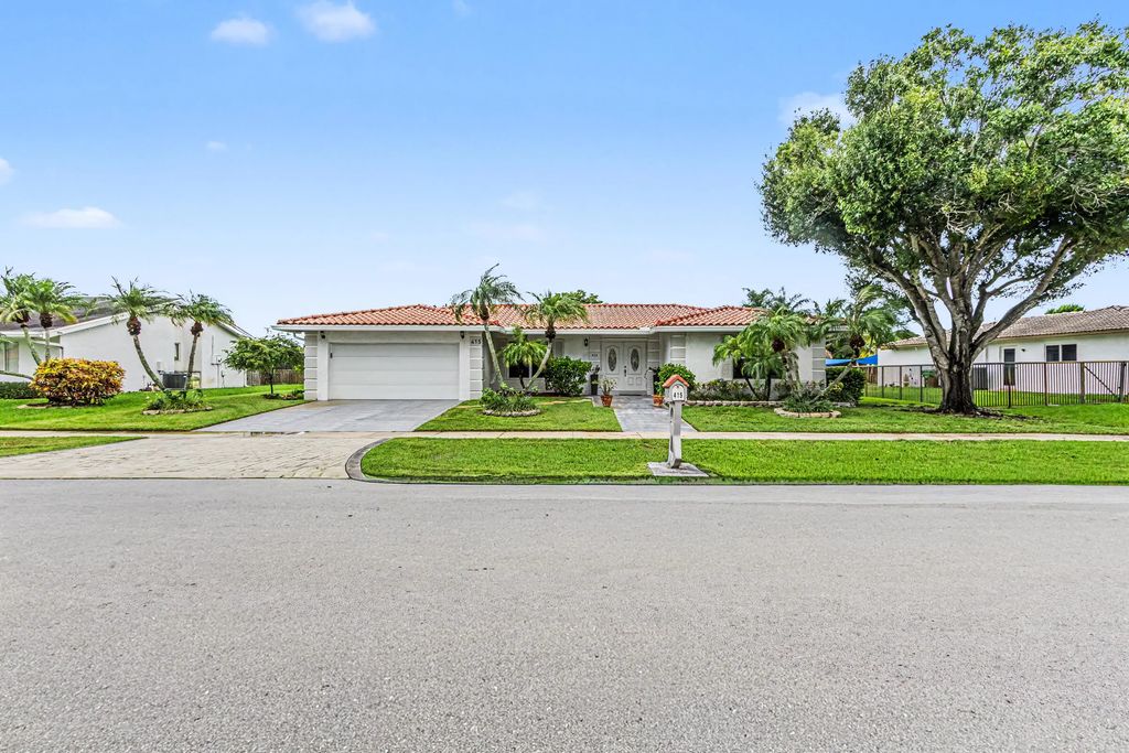 415 Sailboat Circle, Weston