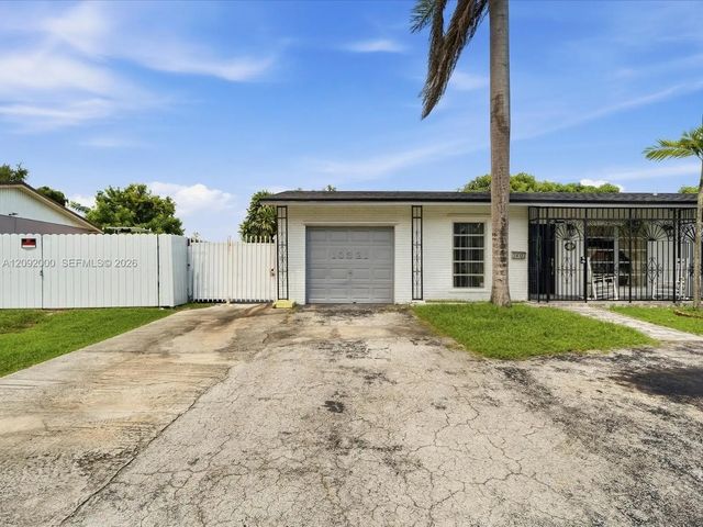3 of 64 - 10321 Fairway Heights Boulevard, Miami, FL