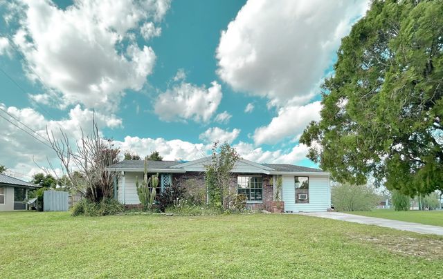 201 Nw Floresta Drive, Port St. Lucie