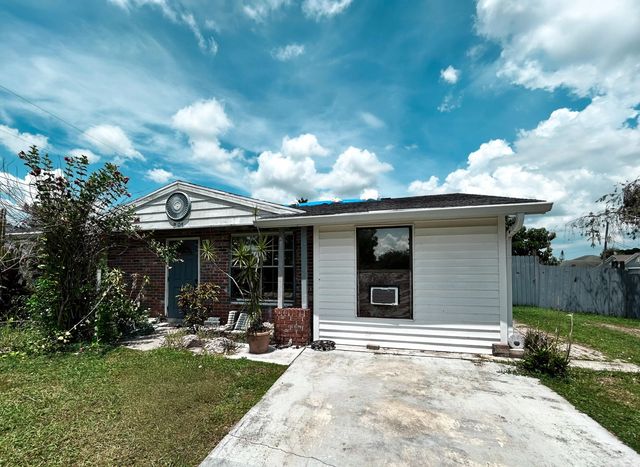 3 of 30 - 201 Nw Floresta Drive, Port St. Lucie, FL