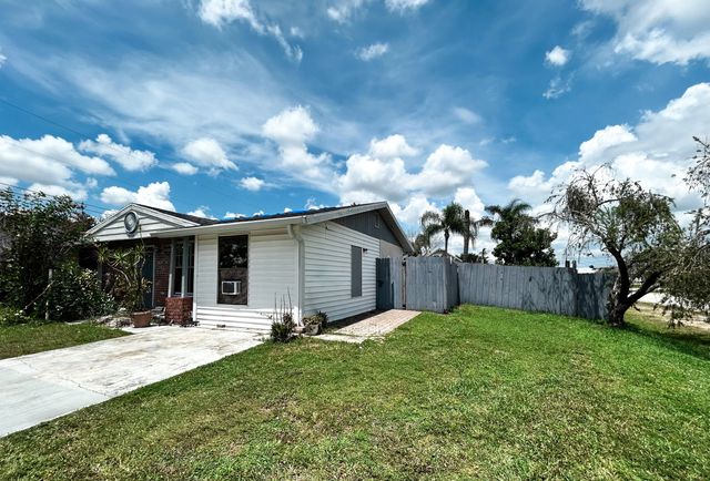 4 of 30 - 201 Nw Floresta Drive, Port St. Lucie, FL