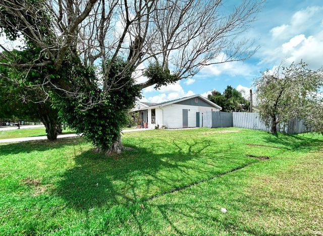 5 of 30 - 201 Nw Floresta Drive, Port St. Lucie, FL
