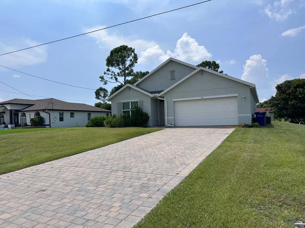 911 Unice Avenue N, Lehigh Acres