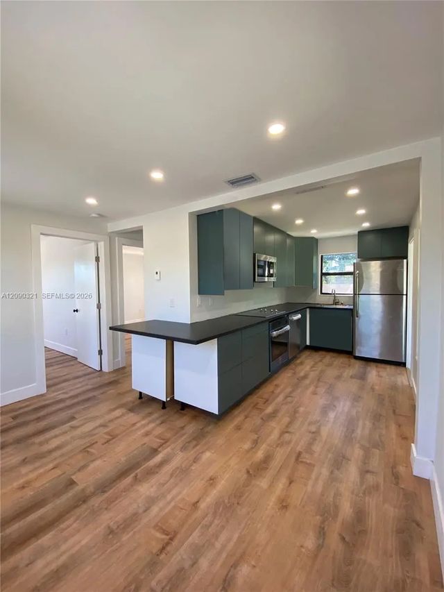 4 of 10 - 4224 Sw 60th Place, South Miami, FL