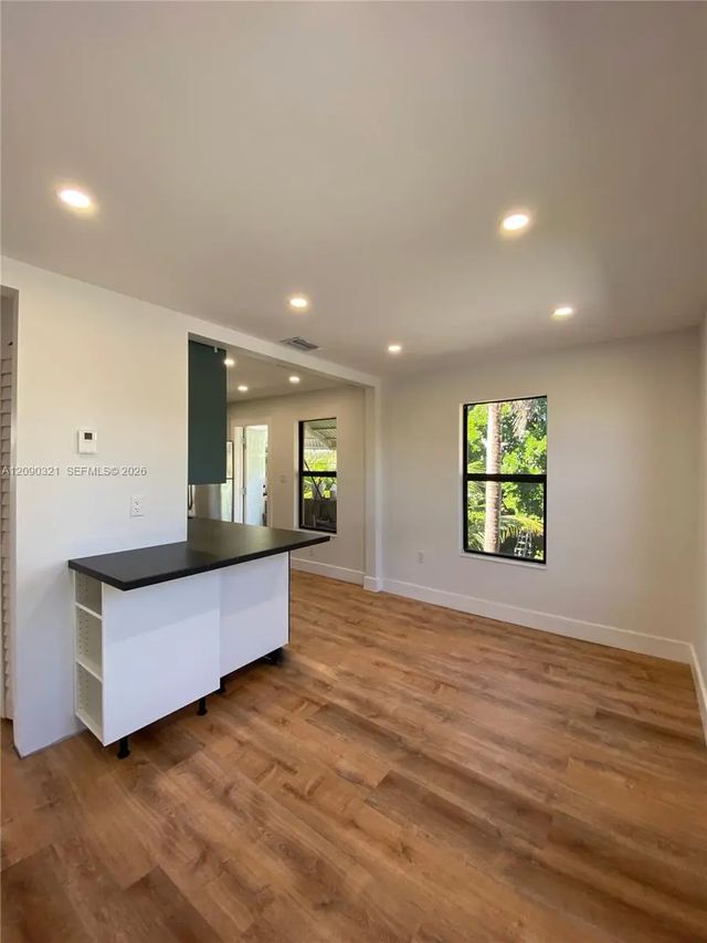 5 of 10 - 4224 Sw 60th Place, South Miami, FL